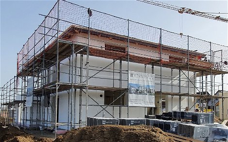 Rohbau des frei geplanten Einfamilienhauses mit Einliegerwohnung von Kern-Haus in Ebenweiler