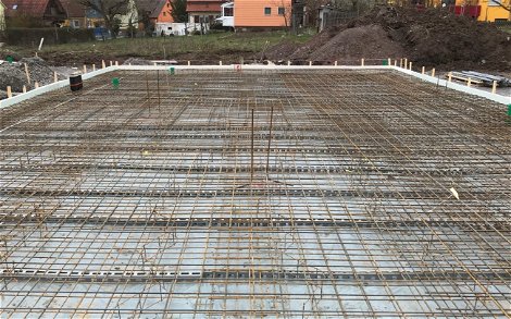 Bodenplatte für den individuell geplanten Bungalow Enea von Kern-Haus in Illingen
