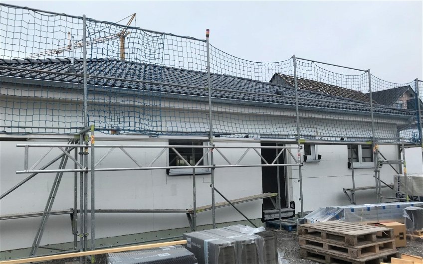 Geschlossener Rohbau des individuell geplanten Bungalows Enea von Kern-Haus in Illingen