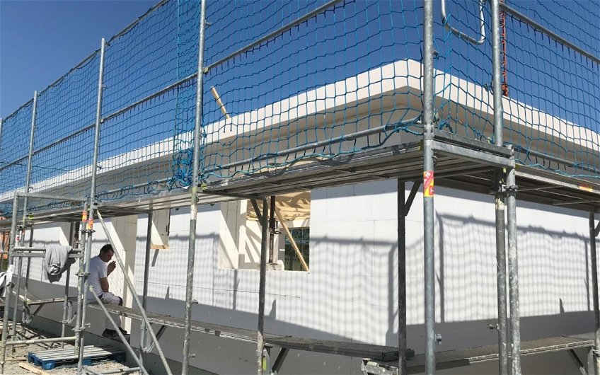 DuoTherm-Mauerwerk des individuell geplanten Bungalows Enea von Kern-Haus in Illingen
