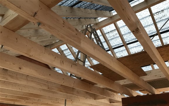 Aufgerichteter Dachstuhl in Althengstett