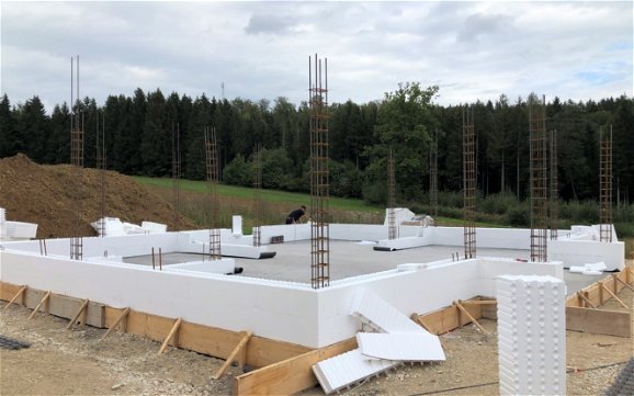 Rohbau des individuell geplanten Familienhauses Signum von Kern-Haus in Gammertingen