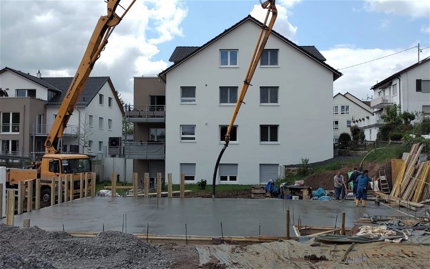 Bodenplatte des frei geplanten Familienhauses von Kern-Haus in Maulbronn