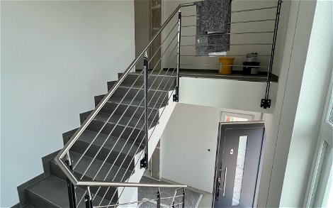Treppenhaus des Zweifamilienhauses in Frickingen