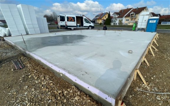 Bodenplatte des individuell geplanten Familienhauses Vero von Kern-Haus in Dettingen