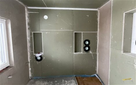 Beplankte Vorwandmodule im Badezimmer in Biberach