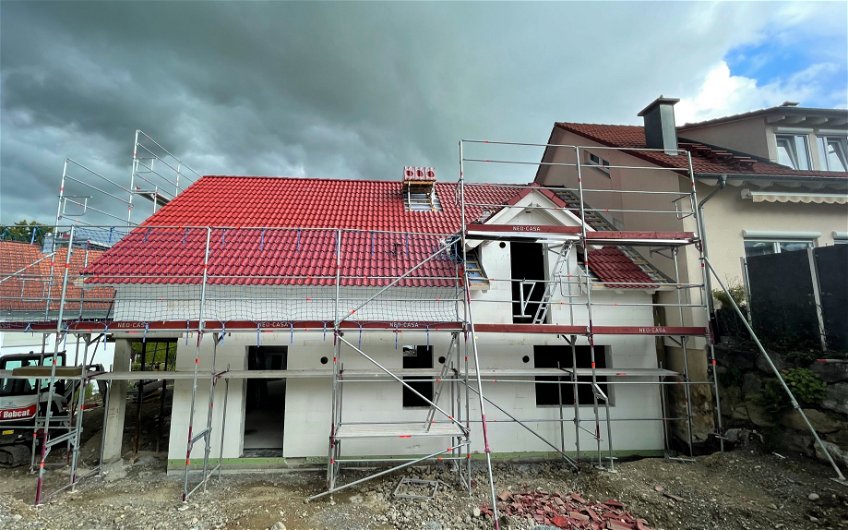 Dach der frei geplanten Doppelhaushälfte von Kern-Haus in Bad Wurzach