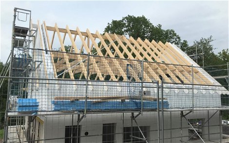 Dachstuhl des frei geplanten Familienhauses von Kern-Haus in Remchingen