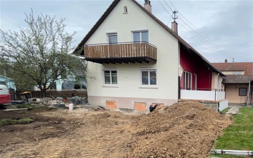 Baustellenvorbereitung auf dem Grundstück für die individuell geplante Doppelhaushälfte von Kern-Haus in Bad Wurzach