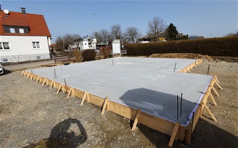 Bodenplatte für das frei geplante Familienhaus von Kern-Haus in Altshausen
