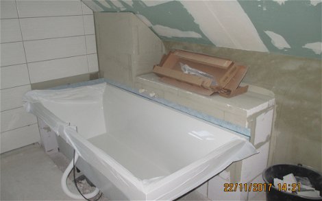 Eingebaute Badewanne.