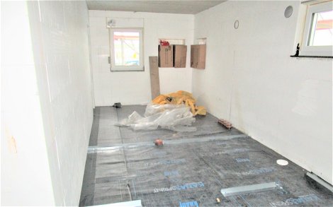 Die Vorbereitungen für die Fußbodenheizung wurden abgeschlossen.