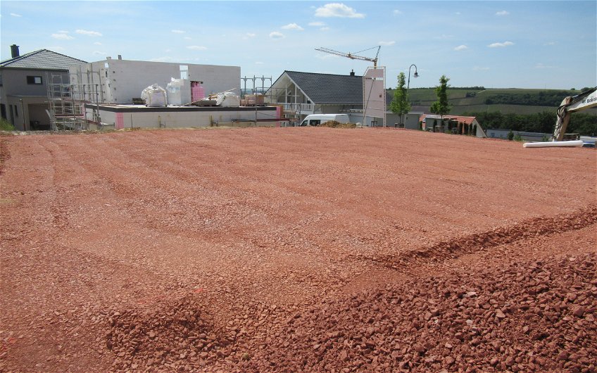 Die Gründungssohle ist die Fläche des Bodens, auf welche die Fundamente für die Bodenplatte des Kern-Hauses gesetzt werden.