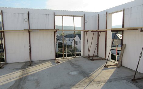 Für die Errichtung des Dachgeschosses wurde die Betondecke verlegt.