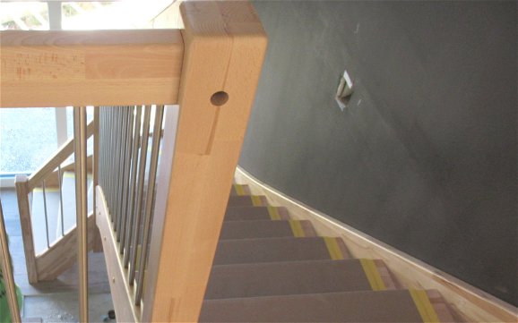 Eine sichere Verbindung zwischen den Etagen gewährleistet die Treppe.