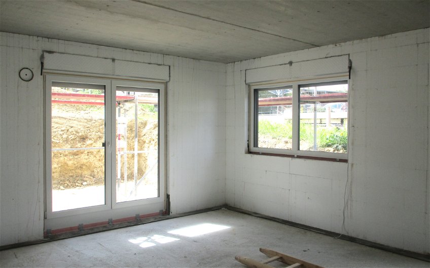 Die nächste Bauphase "Einbau der Fenster" wurde durchgeführt.